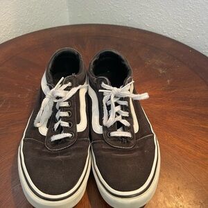 Vans woman’s Black and White Sneakers